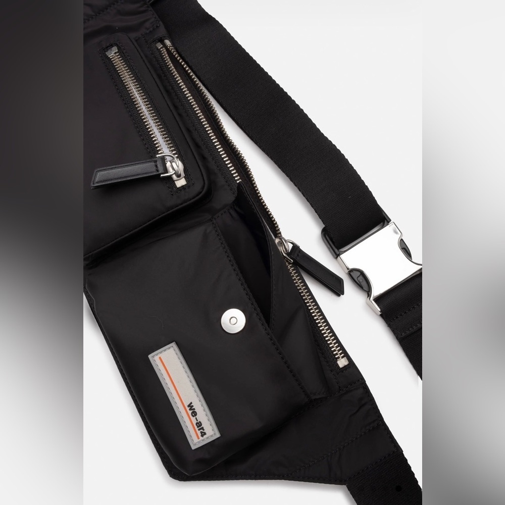 We-Ar4 Criss Body Bag Brand New